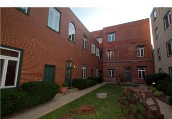 Building Photo - 130 N Bread St