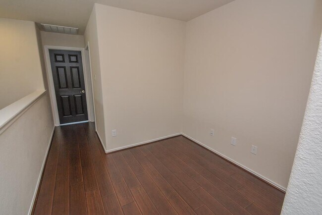 Building Photo - 6490 Calgary Woods Ln