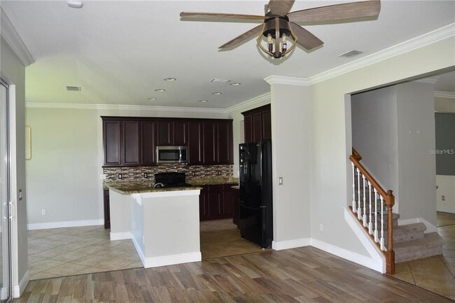 Building Photo - 711 Meadow Glade Dr