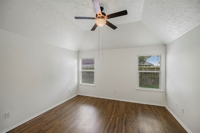 Building Photo - 18401 Sunrise Oaks Ct