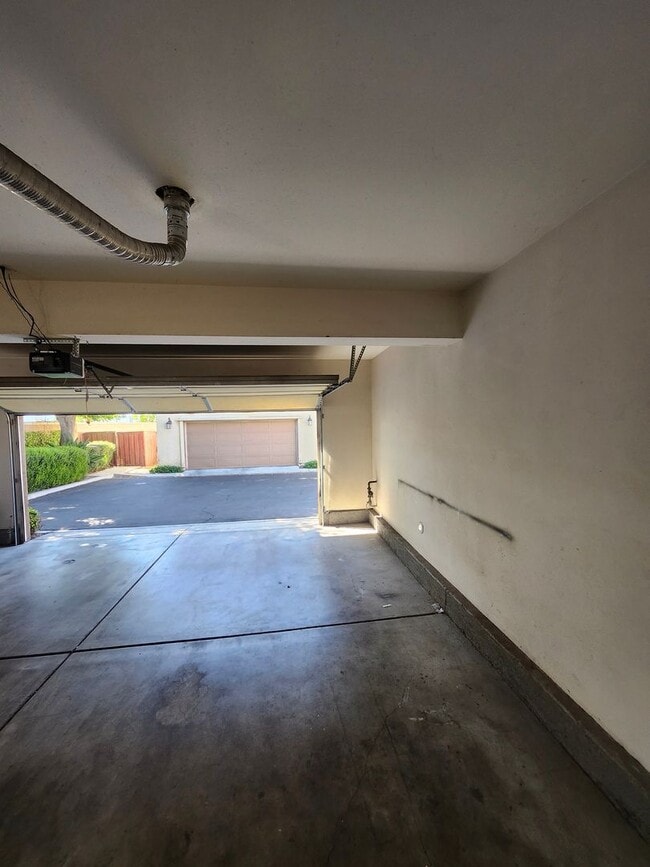 Building Photo - Chino 4 bedroom Beauty