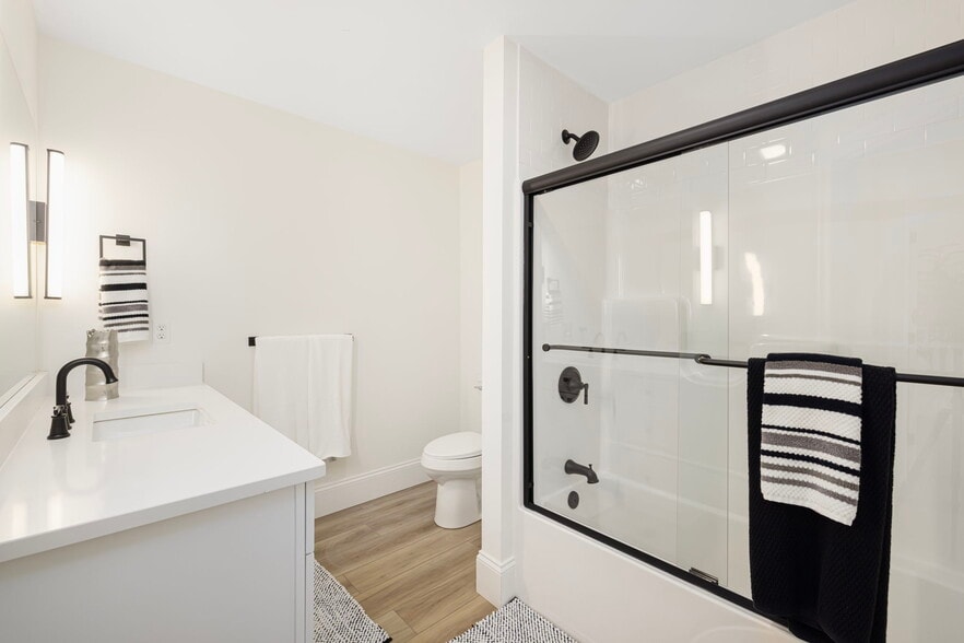 Building Photo - 50 S County Trl