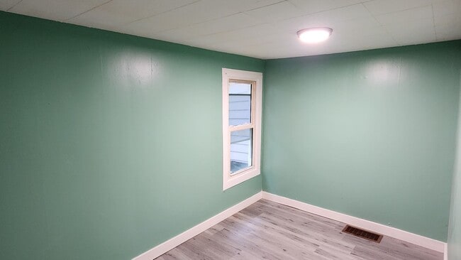 Building Photo - Four bedroom house available now  in Bradf...