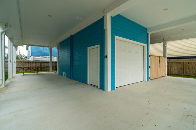 Building Photo - 215 West Dr