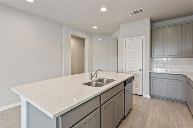 Building Photo - 121 Unforgiven Ln