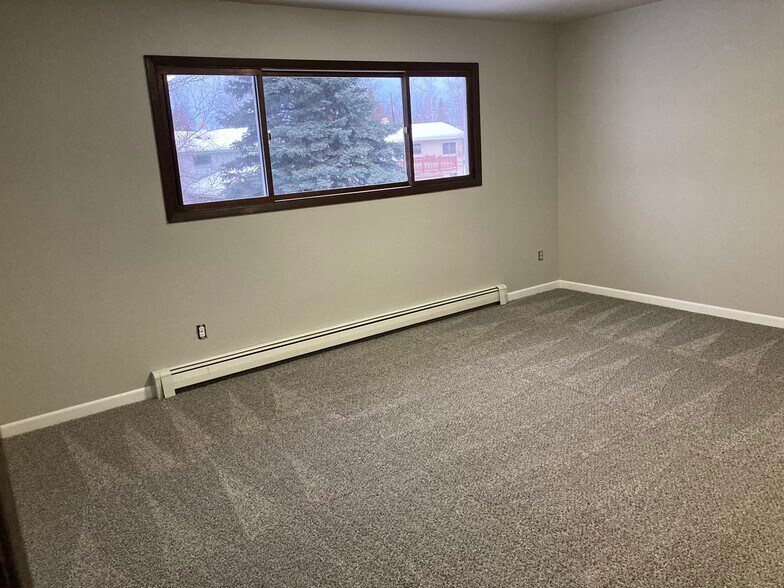 Building Photo - 1841 State St