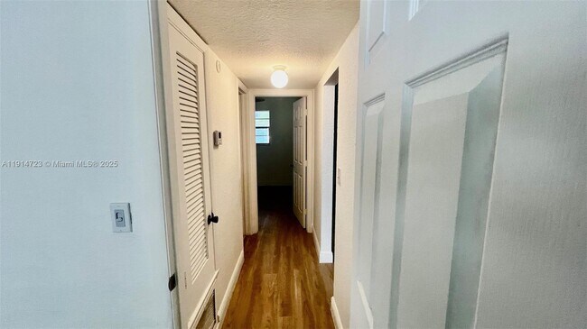 Building Photo - 17255 SW 95th Ave