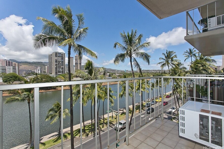Building Photo - 2115 Ala Wai Blvd