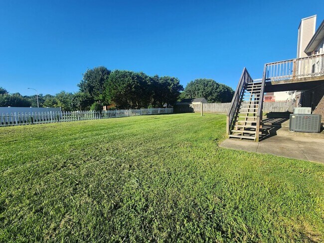 Building Photo - $2500 - 5 Bedrooms 3 Baths + Bonus Room