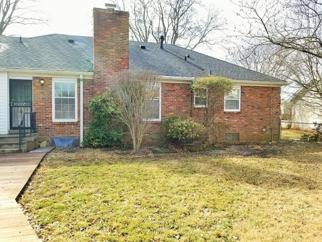 Building Photo - FRESH Paint!  Sprawling, Hurstbourne Ranch with Basement!  3 Bedrooms, 3 Full Baths, Hardwood Flo...