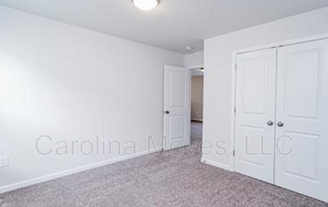 Building Photo - 909 Bryden Ln