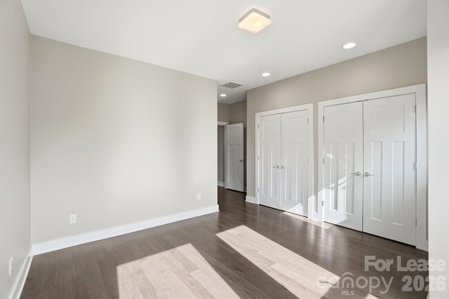 Building Photo - 523 Sedgefield Park Dr