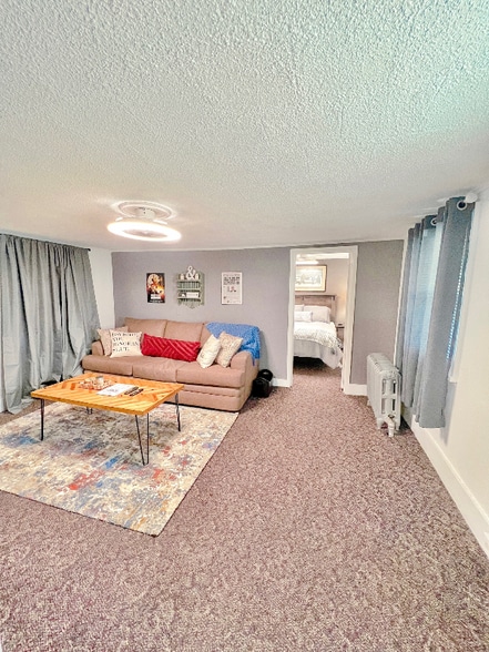 Building Photo - 123 Mortimer St