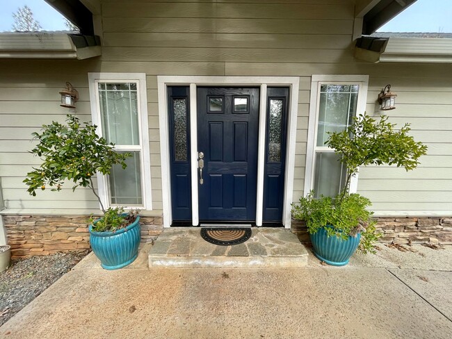 Building Photo - Charming Alta Sierra Home