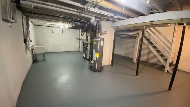 Building Photo - 669 Franklin St