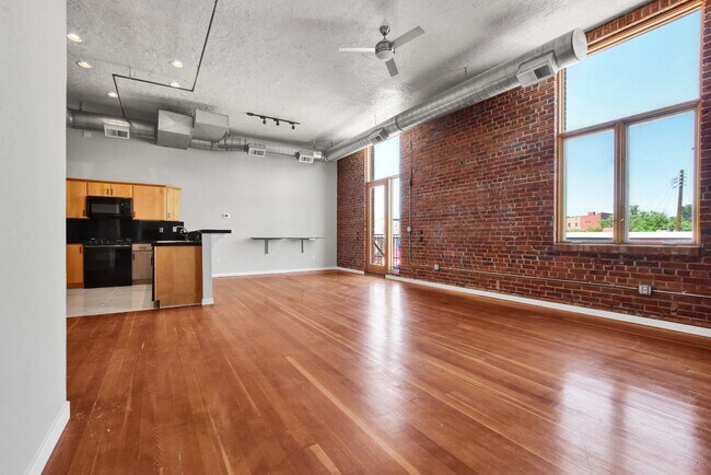 Building Photo - One-of-a-Kind Tejon Street Condo in Unbeatable Location! No Utility Setup Required!