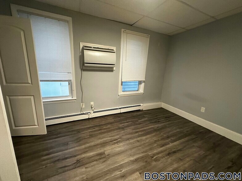 Building Photo - 195 Maverick St