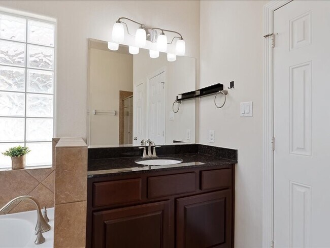 Building Photo - 5502 Lunia Ln