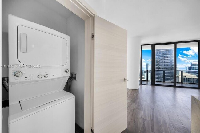 Building Photo - 801 S Miami Ave