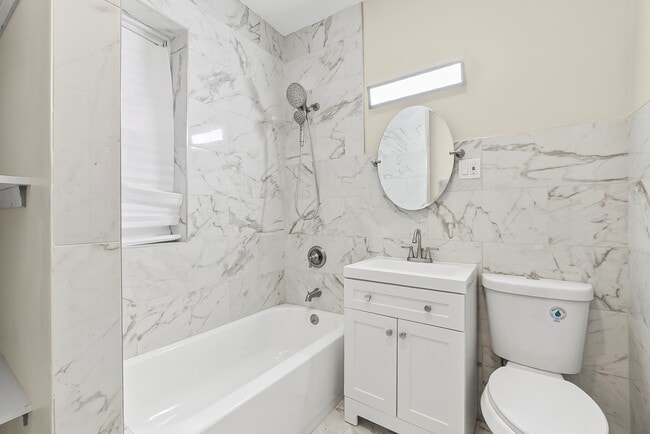 Building Photo - 4704 W Monroe St