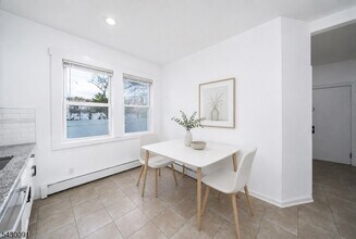 Building Photo - 9 Kling St