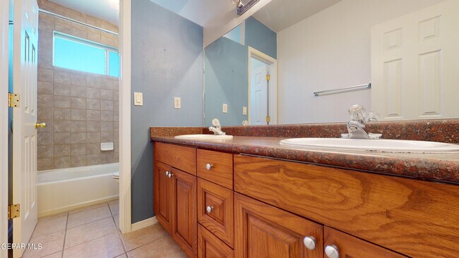Building Photo - 6256 Escondido Dr
