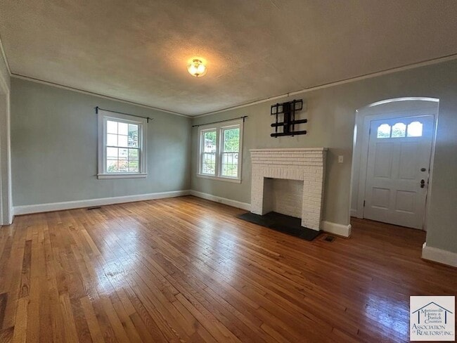 Building Photo - 1118 Oakgrove Ave