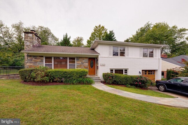 Building Photo - 9420 Holland Ave