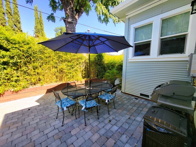 Building Photo - 119 Commercial St