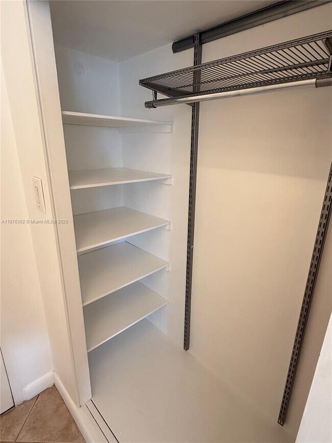 Building Photo - 1408 Brickell Bay Dr