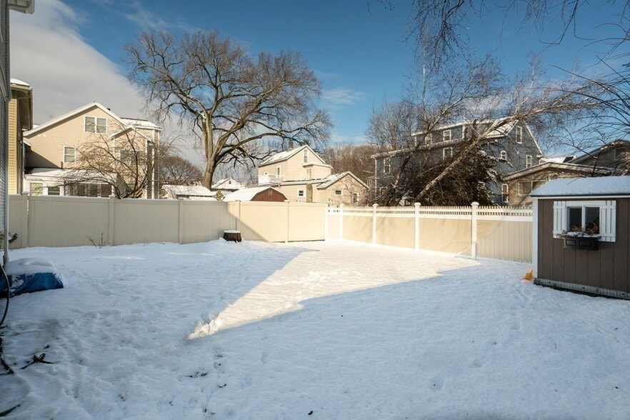 Building Photo - 180 Jerome St