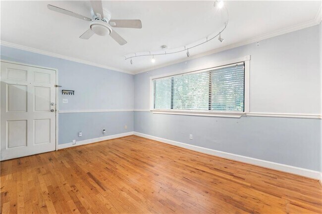 Building Photo - 870 Glendale Terrace NE