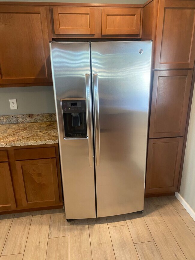 Building Photo - Remodeled 3/2 SFH Glendale, built in 2016