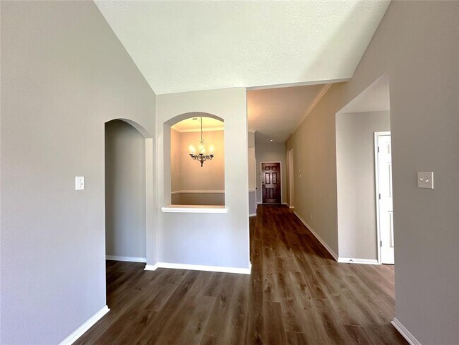 Building Photo - 3031 Valley Ct