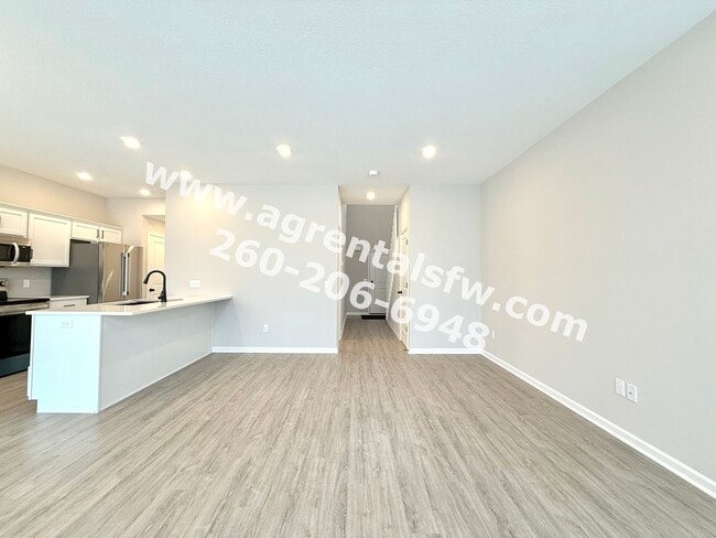 Building Photo - 3 Bedroom/ 1.5 Bath