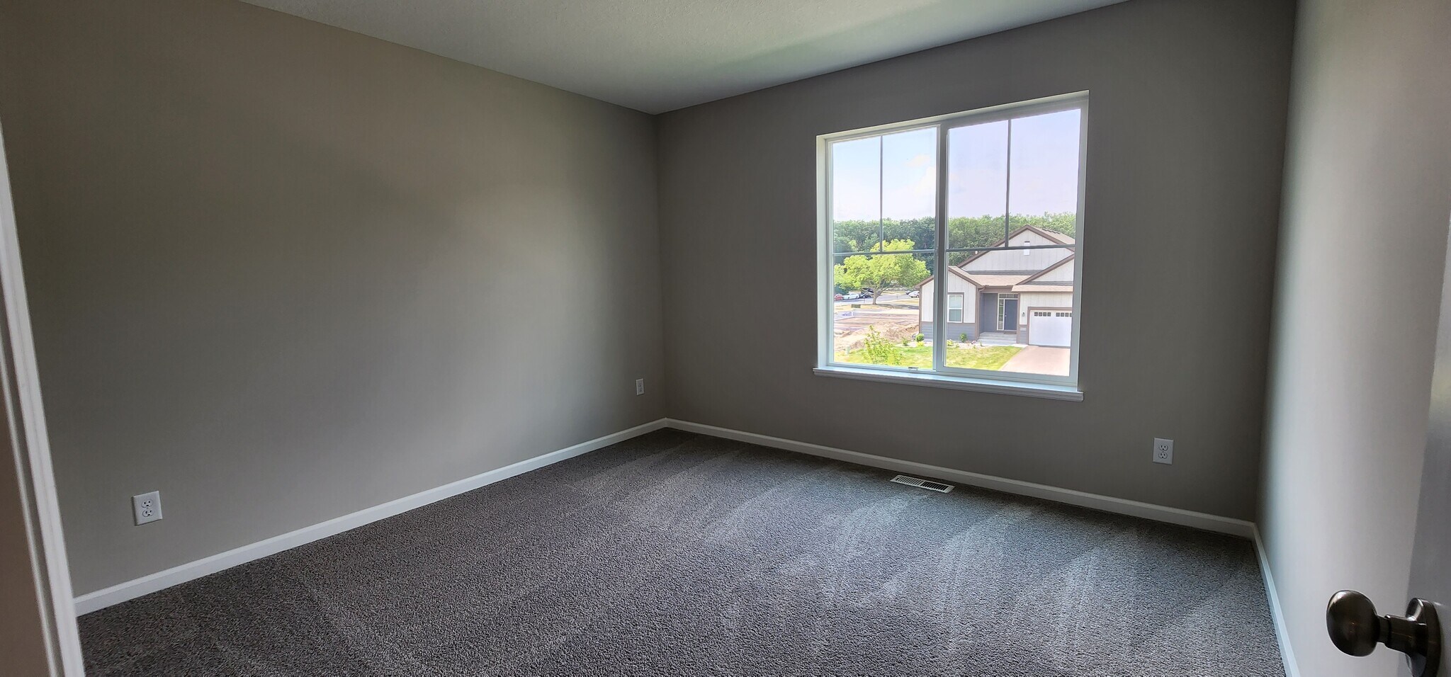 Building Photo - 1515 100th Ave NW