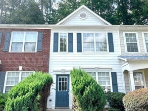 Building Photo - 895 Redwood Dr NW