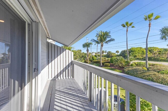 Building Photo - 4949 N Hwy A1A