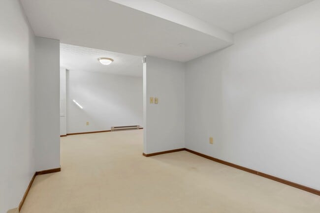 Building Photo - 5399 Thornburg Ct