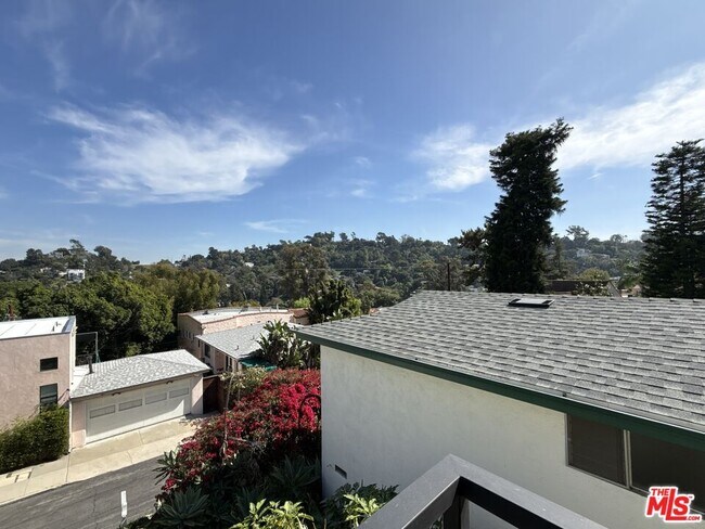 Building Photo - 2243 Silver Ridge Ave