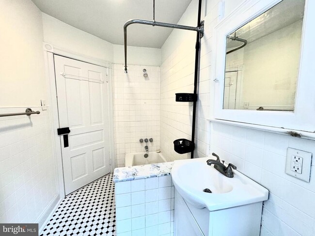 Building Photo - 425 Juniper St
