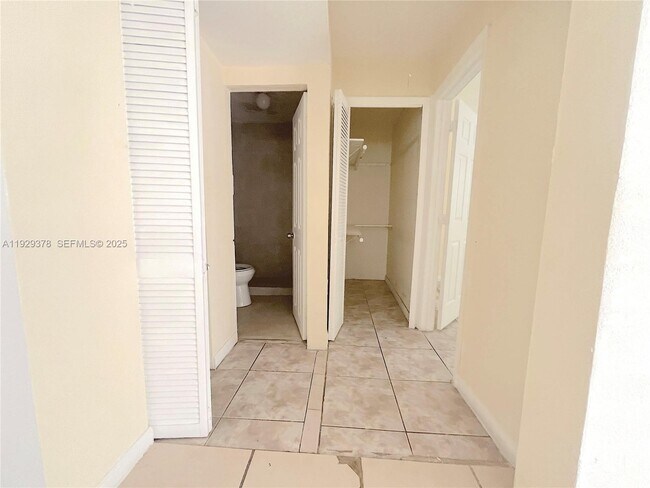 Building Photo - 236 E 14th St