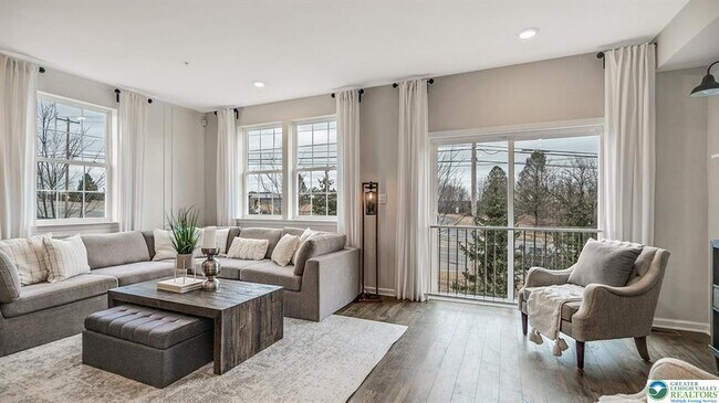 Building Photo - 1069 Meadowlark Dr