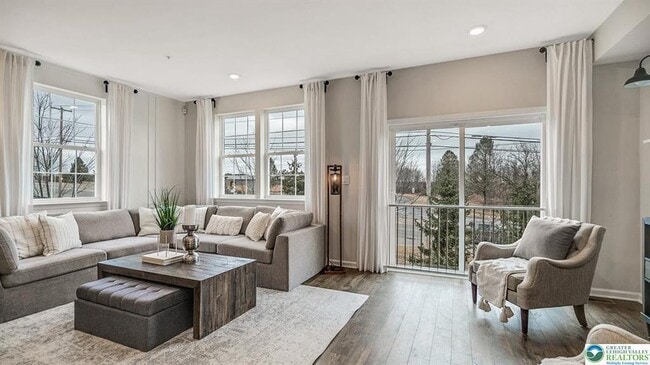 Building Photo - 1083 Meadowlark Dr