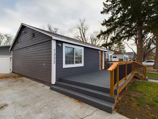 Building Photo - 1322 Potter Ave