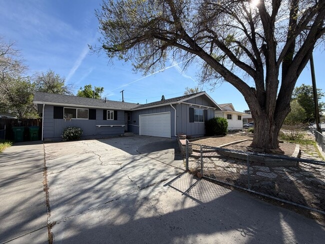 Building Photo - Cute 3 Bedroom Home in Sparks!
