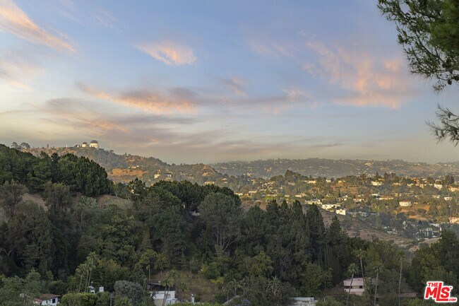 Building Photo - 2600 Carman Crest Dr