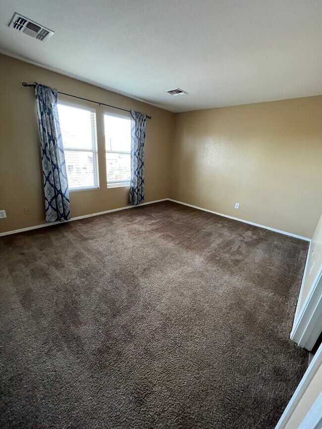 Building Photo - HOUSE FOR RENT