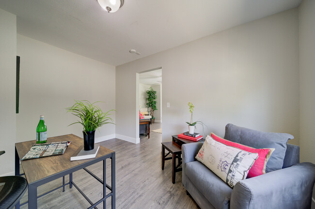 Building Photo - 6 Monte Vista Ct