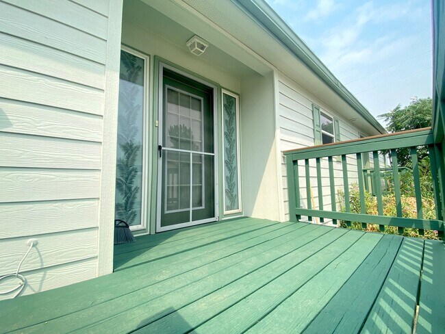 Building Photo - Great 3 bed, 2 bath North Valley home backs to Lemmon Valley Park.